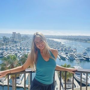 Meet your Posher, Avery